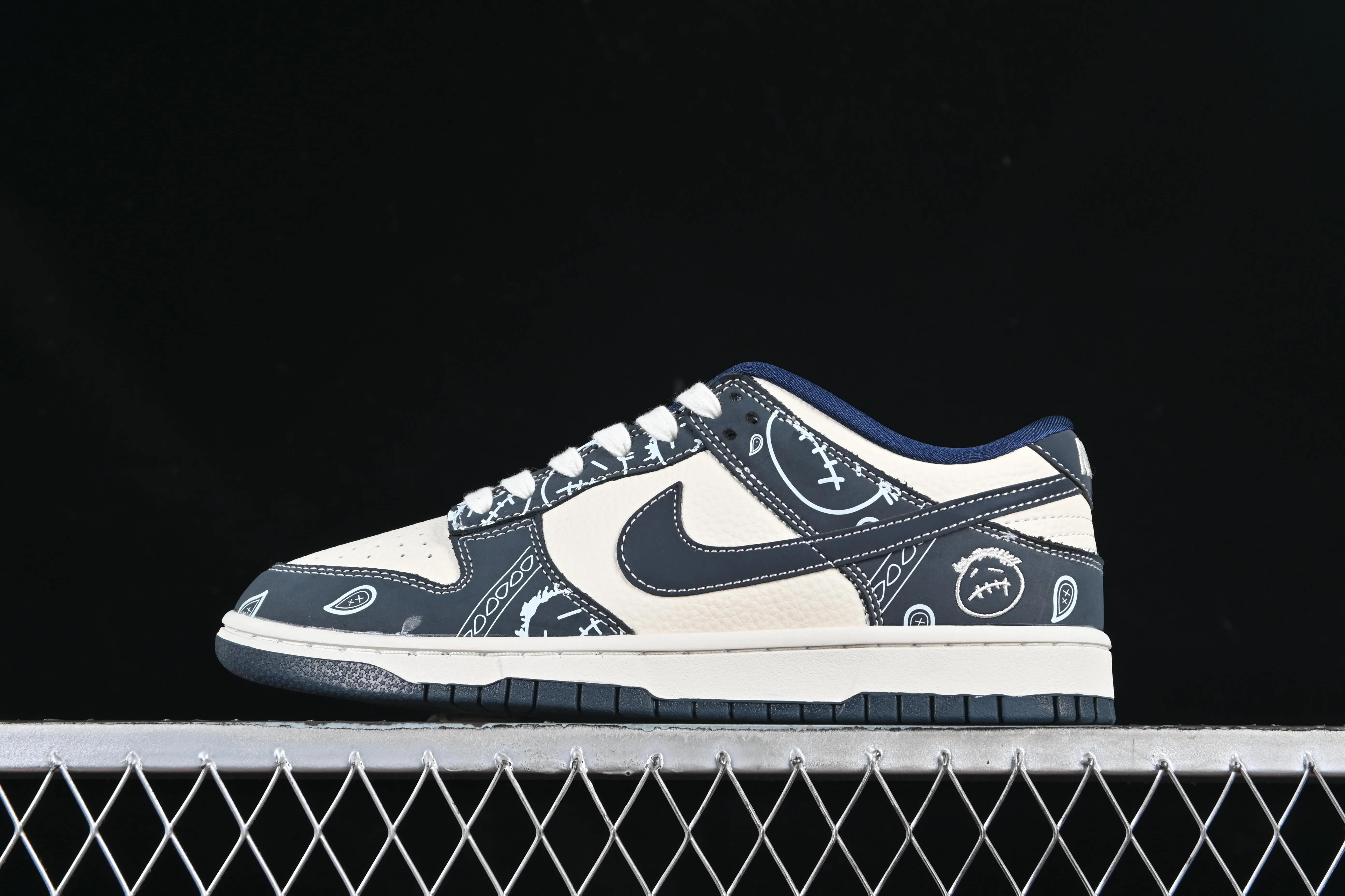 All Categories Nk SB Dunk Series Nk SB Dunk Low High-end Customized Low-top Shoes Nike SB Dunk Low Navy Grimace Cashew Flower Anniversary High-end Customized Low-top Casual Shoes KK1333-046